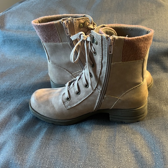 Earth Origins Light Brown Lace-Up Boots - Picture 11 of 11